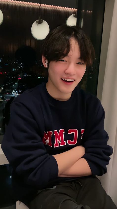 Chenle Weibo Live | Gambar pacar, Selebritas, Foto kekasih Nct Dream Chenle, Nct Chenle, Fall In Luv, Dream Boyfriend, Bts Playlist, Cartoon Jokes, Mark Lee, Daegu, Bad Boy