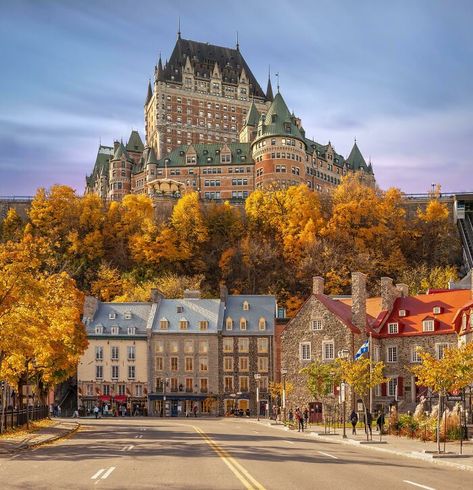 This Restaurant In Paris Looking Like A Museum Chateau Frontenac Quebec, Pink Mosque, Mysore Palace, Chateau Frontenac, Saint Roch, Great Fire Of London, Old Quebec, Unique Buildings, Chengdu