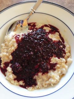 Savory Sweet and Satisfying: Blackberry Maple Oatmeal Blackberry Raspberry Recipes, Blackberry Oatmeal, Blackberry Yogurt, Maple Oatmeal, Bowl Of Oatmeal, Baked Oatmeal Recipes, Raspberry Recipes, Oatmeal Breakfast, Everyday Meals