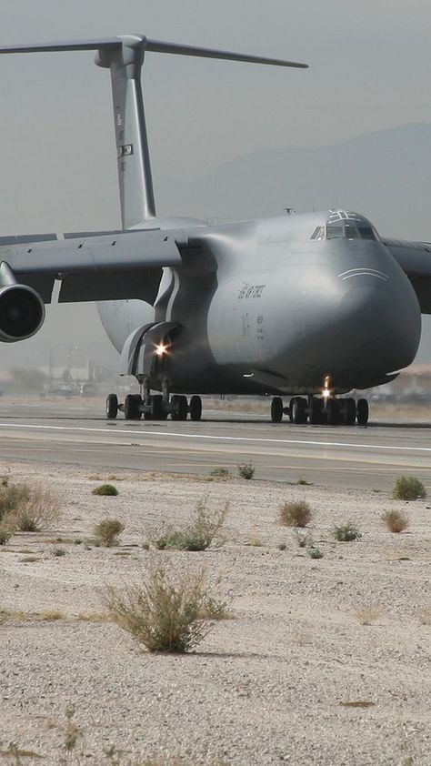 Navy Seal Wallpaper, C5 Galaxy, C 5 Galaxy, Two Door Jeep Wrangler, Plane Wallpaper, Airplane Wallpaper, Aviation Posters, Cargo Aircraft, Airplane Photography