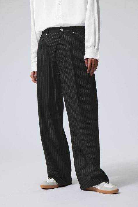 Black Pinstripe Pants Outfit, Pinstripe Trousers Outfit, Pinstripe Pants Outfit, Baggy Suit, Tailored Pants Outfit, Cargo Fits, Trousers Outfit Men, Baggy Pants Outfit, Black Pinstripe Suit