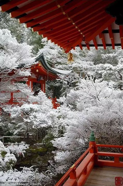 Bishamon-do Temple is a beautiful temple just over the Higashiyama Mountains from Kyoto in the suburb of Yamashina. Japanese Village, Japon Illustration, Have Inspiration, Japan Aesthetic, Aesthetic Japan, Japanese Architecture, Japanese Aesthetic, Snowy Day, Kyoto Japan