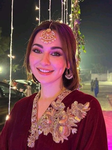 Pakistani Makeup Looks, Pakistani Makeup, Pakistani Bridal Makeup, Paid Promotion, Hania Amir, Celebrity Makeup Looks, Ethnic Hairstyles, Simple Makeup Looks, Desi Fashion Casual