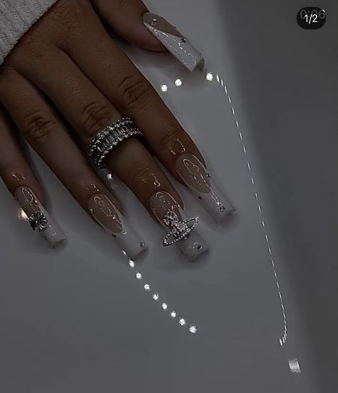 Black Nail Sets Y2k, Coffin Acrylic Nails Y2k, Y2k Nails With Gems, Y2k Themed Nails, Mail Inspo Y2k, Euphoria Acrylic Nails, Nail Inspiration Y2k, Drake Concert Nails, Nails Acrylic Extra