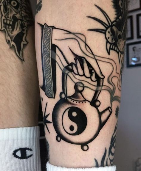 Yin Yang Tattoos, Ying Yang, Old School Tattoo, Japanese Tattoo, Body Mods, Yin Yang, Tattoos And Piercings, Art Forms, Art Inspo