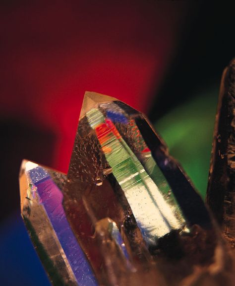 Can I Grow Quartz Crystals at Home?: These are man-made quartz crystals or silicon dioxide crystals. Diy Crystal Growing, Crystals At Home, Grow Your Own Crystals, Borax Crystals, Growing Crystals, How To Make Crystals, Types Of Crystals, Crystal Geode, Crystal Crafts