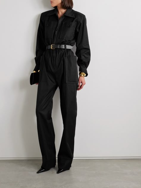 SAINT LAURENT's jumpsuit set the chic, utilitarian tone for its Spring '24 runway where it debuted in a variety of neutral colors. Made from cotton-twill, it has a sharp point collar and removable leather belt with a gold-tone buckle. The dramatic chest pockets draw inspiration from the label's iconic 'Saharienne' jacket. Black Leather Jumpsuit, Androgynous Outfits, Androgynous Fashion, Brown Leather Belt, Sports Suit, Short En Jean, Jeans Jumpsuit, Black Jumpsuit, Minimal Fashion