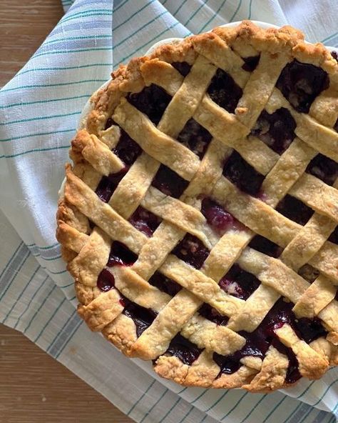 Food ~ Flowers ~ France on Instagram: "We picked wild Pacific Northwest blackberries until our hands were stained purple. Savoring the best of the season..... #rue.dauphine.paris #berrypie #blackberrypie #wildblackberries #summertraditions #foodflowersfrance #summerfood #inseason #summerpies #latticecrust #countryhome #countryhouse #oldcountrykitchen" Old Country Kitchens, Blackberry Pie, Food Flowers, Summer Traditions, Berry Pie, Blueberry Pie, Cherry Pie, Cobbler, Pacific Northwest