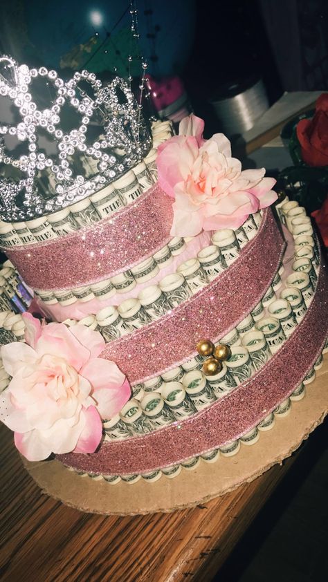 $130 dollar cake • quince surprise gift idea 15 Surprise Gift Ideas, Quince Surprise Gift, Cake Quince, Cake Quinceanera, Quince Gifts, Dollar Cake, Money Birthday Cake, Sweet 15 Party Ideas Quinceanera, Sweet 15 Party Ideas