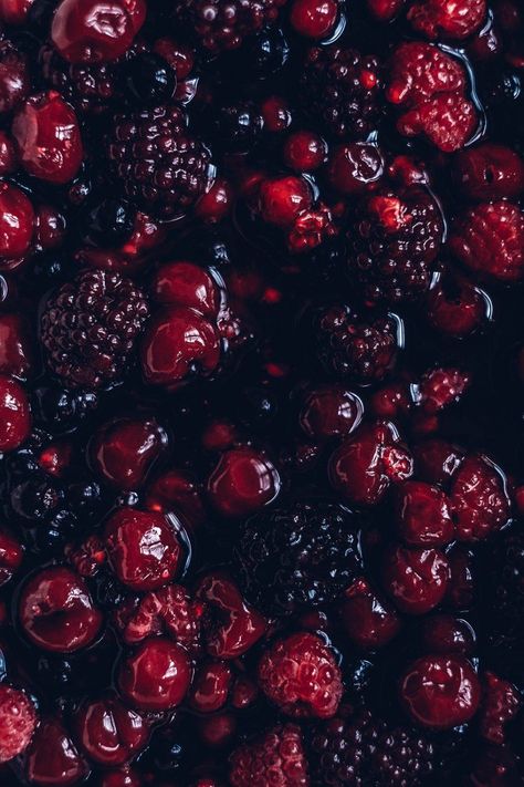 Dark Berries Aesthetic, Winter Berry Aesthetic, Mixed Berry Aesthetic, Dark Berry Aesthetic, Mixed Berries Aesthetic, Berry Pie Aesthetic, Magenta Food, Monochromatic Food, Raspberry Aesthetic