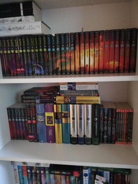 Warrior Cats Books In Order, Warrior Cats Books Aesthetic, Warrior Cat Books, Warrior Cats Book Collection, Warriors Memes, Warrior Cats Funny, Warrior Cat Memes, Warrior Cats Comics, Warrior Cats Series