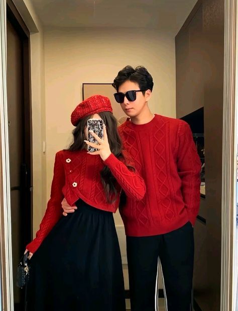 Christmas Couple Outfit Ideas, Matching Couple Outfits Dressy, Christmas Outfit For Couples, Matching Christmas Outfits For Couples, Couple Christmas Outfits, Couple Holiday Outfits, Korean Christmas Outfit, Outfit Posada, Outfits Parejas