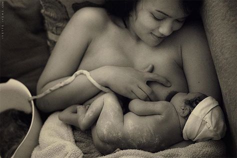 Look at the delightful expression on this mother’s face when her new born latches for the first time. Mother Feeding Baby, Mother Baby Photography, Mother Feeding, Models To Draw, Mother Pictures, Beautiful Pregnancy, Being A Mother, Motherhood Photography, Mom Junction