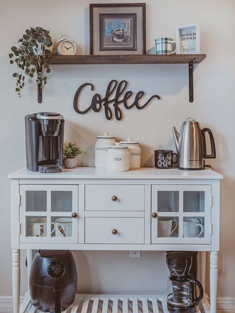 At Home Coffee Bar, Coffee Bar In Kitchen, Kaffe Station, Bar In Kitchen, Coffee Bar At Home, Bar At Home, Diy Coffee Station, Coffee Area, Coffee Bar Station