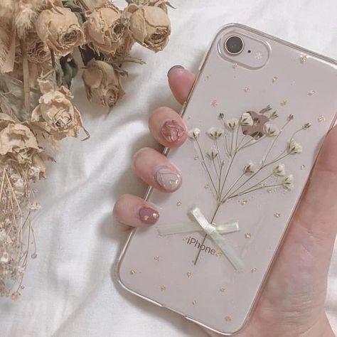 𝑷𝒊𝒏𝒕𝒆𝒓𝒆𝒔𝒕: 𝒉𝒐𝒏𝒆𝒆𝒚𝒋𝒊𝒏 ❀ Kpop Phone Cases, Aesthetic Phone Cases, Phone Case Ideas, Pretty Iphone Cases, Apple Phone Case, Pretty Phone Cases, Cases Diy, Case Ideas, Aesthetic Phone Case