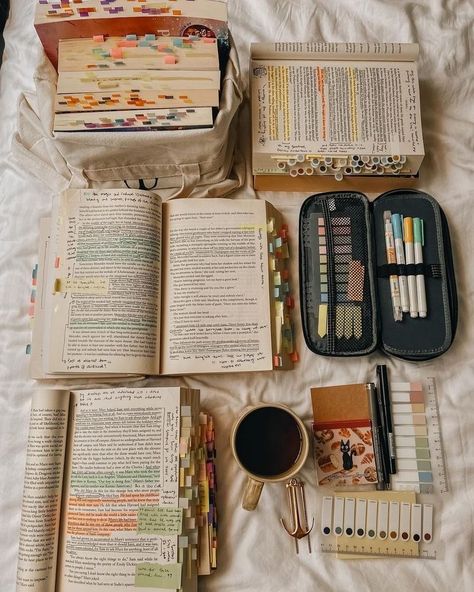 Academic Motivation Aesthetic, Motivation Aesthetic Study, Book Motivation, Motivation Aesthetic, Reading Motivation, Aesthetic Study, Study Inspo, Book Annotation, Study Aesthetic