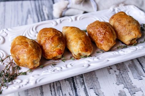 Mini Beef Wellington Hors D'ouerves #Christmas #holiday #fingerfood #mini #wellington #Party Food #beef #Appetizer #hors d'oeurves #justapinchrecipes Mini Beef Wellington, New Years Appetizers, Easy Macaroni, Lobster Mac And Cheese, Just A Pinch Recipes, Meat Appetizers, Beef Wellington, Just A Pinch, Favorite Appetizers