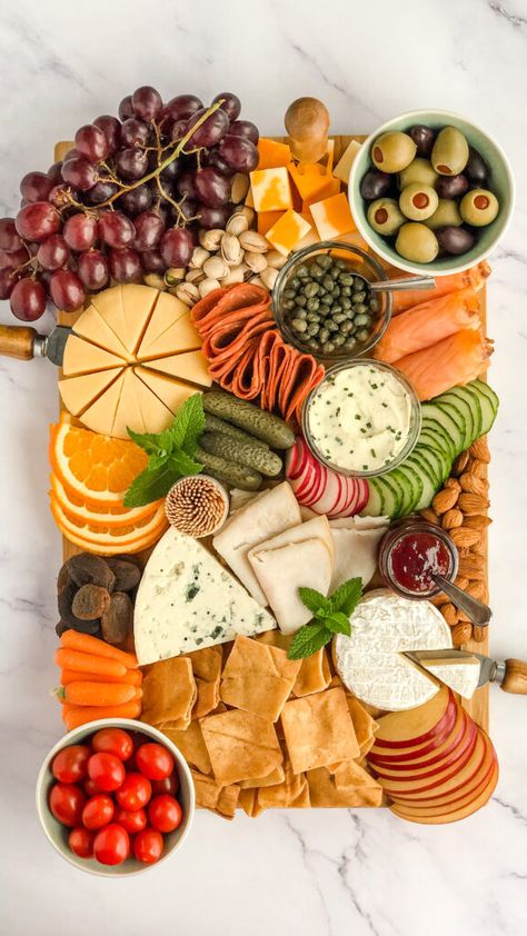 Charcuterie Board No Pork, Non Pork Charcuterie Board, Pork Free Charcuterie Board Ideas, No Pork Charcuterie Board, Charcuterie Board No Meat, Bday Snacks, Vegan Ham, Bruschetta Pasta, Charcuterie Board Meats