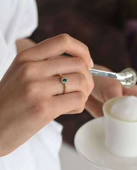 Emerald Ring Designs For Women, Simple Diamond Jewelry, Emerald Ring Design, Jean Dousset, Hand Jewelry Rings, Gold Finger Rings, Emerald Ring Gold, Cute Engagement Rings, Future Engagement Rings