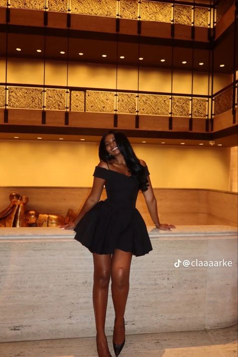 Banquet Dresses Black Women, Dinner Outfit Summer Black Women, Dinner Dress Outfits Black Women, Upscale Dinner Outfit Black Women, Cocktail Dress Pose Ideas, 20th Birthday Dinner Outfit, Grad Dress Black Women, Classy Dress Black Women, Semi Formal Black Women