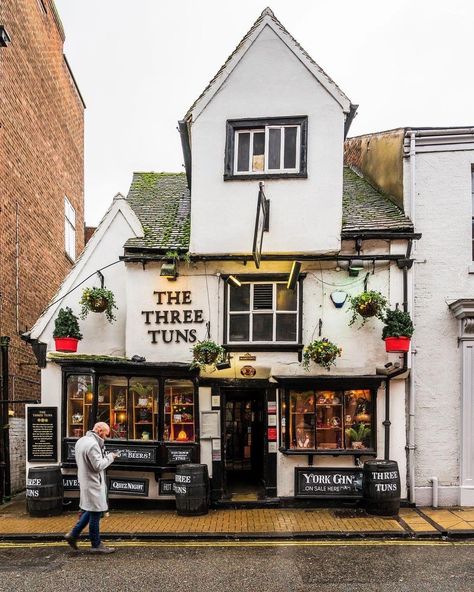 Cafe Exterior, San Myshuno, English Pub, York England, Building Sketch, Building Drawing, Interesting Buildings, Shop Fronts, Traditional English