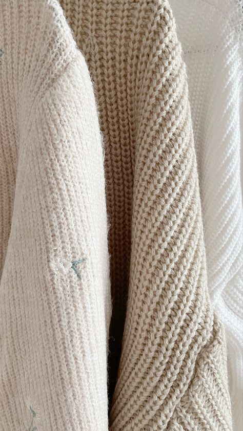 wallpaper wallpapers #wallpaper #wallpapers cozy home sweater sweaterweather beige white aesthetic fall autumn minimalism Sweater Aesthetic Wallpaper, Beige White Aesthetic, Sweater Wallpaper, Sweater Aesthetic, Aesthetic Fall, Cozy Home, White Aesthetic, Fall Autumn, Aesthetic Wallpaper