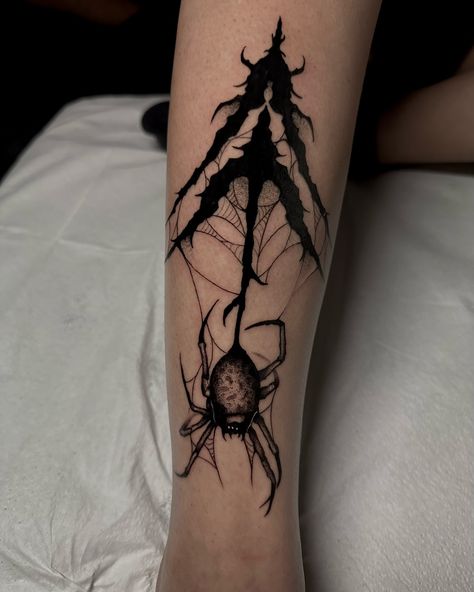 + Shin Spider + Was a really fun one today! My client sat like a rock 🪨 DM for booking 📲 • • • • • #tattoo #tattooapprentice #tattooartist #darktattoo #darkart #horror #blackworktattoo #blackworkers #onlyblackart #onlythedarkest #horrortattoo #illustration #darkillustration Shin Tattoo, Tattoo Apprentice, Horror Tattoo, Like A Rock, Animal Designs, Dark Tattoo, Blackwork Tattoo, A Rock, Tattoo Shop