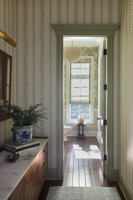 Entryway Wallpaper, Interior Design Instagram, Hallway Wallpaper, English Cottage Decor, Entry Stairs, Hallway Inspiration, Southern House, Good Morning Sunshine, Traditional Living