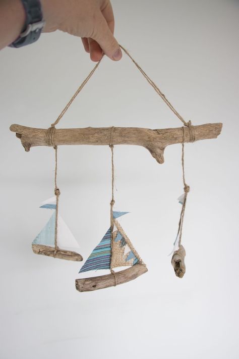 Driftwood Mobile, Deco Marine, Driftwood Diy, Driftwood Art Diy, Nautical Crafts, Driftwood Projects, Driftwood Decor, Driftwood Crafts, Drift Wood