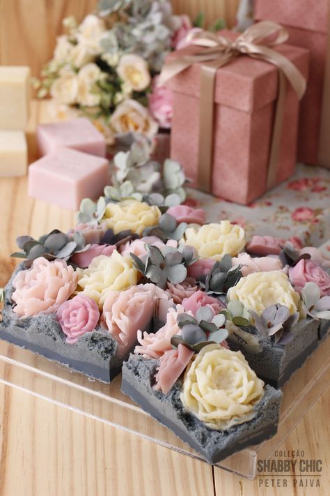 Bar Soap Shabby Chic Collection by Peter Paiva. #soapflowers #soapbouquet #organicsoap Soap Design Ideas, Easy Soap Recipes, Soap Flowers, Easy Homemade Gifts, Cold Process Soap Recipes, Handmade Soap Recipes, Pretty Soap, Handmade Bouquets, Estilo Shabby Chic