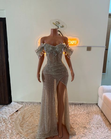 Custom made for a princess. 😍🔥 🩶Have you booked yet? #prom2025 is Open!🪡 Having trouble finding custom dresses that flatter your body? All you need to do is bring your idea/inspiration & I’ll customize that into reality. @gechisignature is here to make you look fabulous. For inquiries, send a DM or Email📨 gechisignature@gmail.com Be sure to follow @gechisignature for more fashion tea😍watch us create magic 🪄 #promdressforsale #customdesigner #prom2025 #corsetdress #promdresses #promdesigner... Corset Ruffle Dress, Glam Prom Dresses, Wedding Challenge, Enchanted Dress, Tight Prom Dresses, Prom Dress Inspo, Matric Dance, Junior Prom, Gold Prom