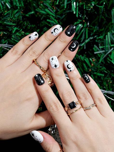 Nails ideas Black Gothic Nails, Star Nail Designs, Witchy Nails, November Nails, Moon Nails, Goth Nails, Grunge Nails, Short Acrylic Nails Designs, Star Nails