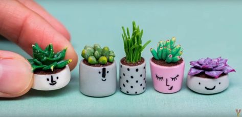 Miniature Succulents in Smiling Planters – Polymer Clay Cute Succulent Pots, Tiny Stuff, Clay Fairy, Acrylic Tutorials, Painted Clay Pots, Succulent Art, Tiny Plants, Cute Polymer Clay, Polymer Clay Miniatures