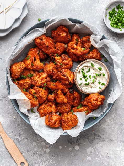 Bbq Cauliflower Wings, Vegan Cauliflower Wings, Meatless Dinners, Bbq Cauliflower, Cauliflower Chicken, Crispy Cauliflower, Whole 30 Snacks, Buffalo Cauliflower Bites, Bbq Wings