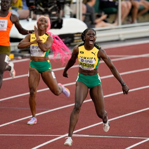 Shelly Ann Fraser Pryce, Shericka Jackson, Female Sprinter, Track Athletes, Frog Girl, Shelly Ann Fraser, Flo Jo, Athletics Track, Track Pictures