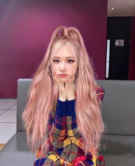 Rose Hair Blackpink, Rosé Blackpink Hairstyle, Rosa Blackpink, Blackpink Rosé Hairstyles, Rose Pink Hair, Bow Hairstyles, Photo Rose, Chica Cool, Low Bun Hairstyles