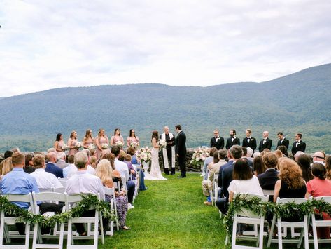 Nestled between the Taconic and Green Mountains in Vermont is the glorious Hildene Estate. Hildene is located right at the center of historic Manchester Village and encompasses everything charming and classic New England. Hildene Wedding, Summer Vermont, Mountain View Wedding, Vermont Wedding Venues, Vermont Mountains, Mountain View Weddings, Manchester Vermont, Reception Look, Green Mountains