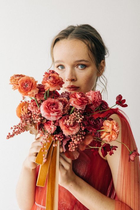 Foliage Bouquet, Spring Wedding Color Palette, Ranunculus Bouquet, Holding A Bouquet, Red Bridesmaid, Red Bouquet Wedding, Summer Wedding Bouquets, Red Bouquet, Bridesmaid Bouquets