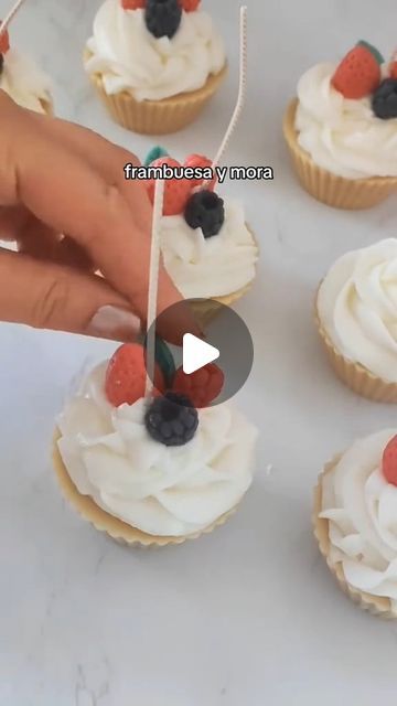 JD Velas artesanales/emprender on Instagram: "¡Velas reales si las hay! 😍 Mira estos cupcakes que aunque no lo creas son velas 🕯️🧁

✅ Si te gustaría aprender a elaborar velas artesanales comenta APRENDER o ve al enlace de mi perfil para brindarte más información de nuestro curso 100% online 🤩 

ULTIMA OFERTA: 50% de descuento + 7 bonos de regalo 🎁
Corre porque tenemos cupos limitados 🏃🏻‍♀️🏃🏻‍♂️

#velasartesanales
#velasaromaticas
#velaspersonalizadas
#manualidades
#velasdecorativas
#candles
#velasperfumadas
#velasdesoja" Cupcake, Candles, On Instagram, Instagram