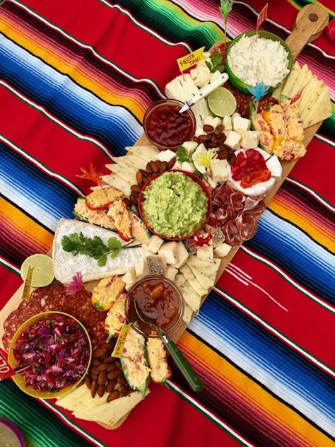 Mexican Theme Party Food, Mexican Charcuterie Board, Mexican Charcuterie, Mexican Theme Party, Mexican Birthday Parties, Mexican Appetizers, Mexican Night, Party Food Themes, Charcuterie Ideas