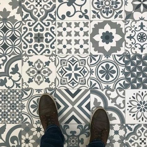 LISBOA is one of our latest sheet vinyl floors that looks like authentic tile. What do you think? The blue/grey/white design is influenced by traditional Azulejos tiles. As with all our vinyl flooring, you can request a no obligation FREE SAMPLE ♥⠀ .⠀ .⠀ .⠀ #vinylflooring #ihavethisthingforfloors #ihaveathingforfloors #ihaveathingfortiles #ihaveathingforshoes #selfeet #shoeselfie #portuguesedesign #tileeffect #tiledesign #interiordesign #interiordecor #homeflooring #homeflooringideas #diyfloorin Tile Effect Vinyl Flooring, Patterned Vinyl Flooring, Cushioned Vinyl Flooring, Vinyl Flooring Rolls, Flooring Bathroom, Portuguese Azulejos, Vinyl Flooring Sheet, Sheet Vinyl Flooring, Bathroom Vinyl