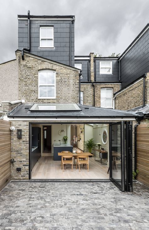 Houzz Tour: A Small Victorian Terrace Gains Dramatically More Space | Houzz UK Small Terraced House Extension, Victorian Terrace Exterior, Victorian Terrace House Extension, London House Exterior, Small Victorian Terrace House, Terrace House Kitchen, Terraced House Extension, Terrace House Extension, Scandinavian House Exterior