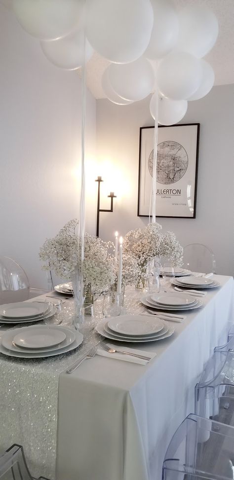 All White Dinner Party, White Dinner Party, White Dinner Table, Bar Deco, Dinner Party Ideas, Dinner Party Table Settings, White Party Decorations, Tafel Decor, Birthday Dinner Party