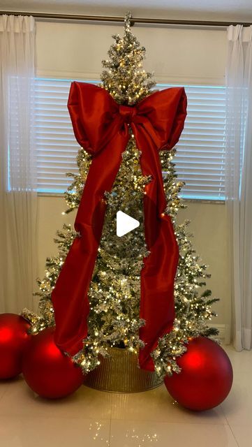 Be positive 🌟 on Instagram: "Just when you thought the tree was perfect, a Christmas bow makes it sparkle ! 🎀

#chritmasdecorations #christmasdecor #obsessed #bow #bowseason #christmas #christmastree #christmastime" Big Bow Christmas Tree, Bow Season, 2025 Christmas, Christmas Tree Topper Bow, Tree Topper Bow, Christmas Tree Bows, Christmas Bow, Christmas Craft Ideas, Diy Christmas Decorations