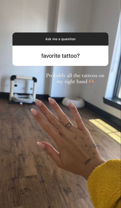 Hailey Beiber Finger Tattoos, Hailey Bieber Hand Tats, Hand Tattoos For Women Numbers, Side If Hand Tattoo, Hailey Biber Hand Tattoo, Hailee Bieber Tattoo, Hand Tattoos After Years, Haily Biber Tattoo Hand, Tony Hand Tattoos