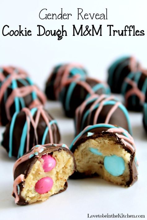 Gender Reveal Cookie Dough M&M Truffles - Love to be in the Kitchen Diy Gender Reveal Ideas, Gender Reveal Chocolate, Gender Reveal Dessert, Diy Gender Reveal, Gender Reveal Ideas For Party, Gender Reveal Food, Gender Reveal Party Food, Creative Gender Reveals, Gender Reveal Cookies