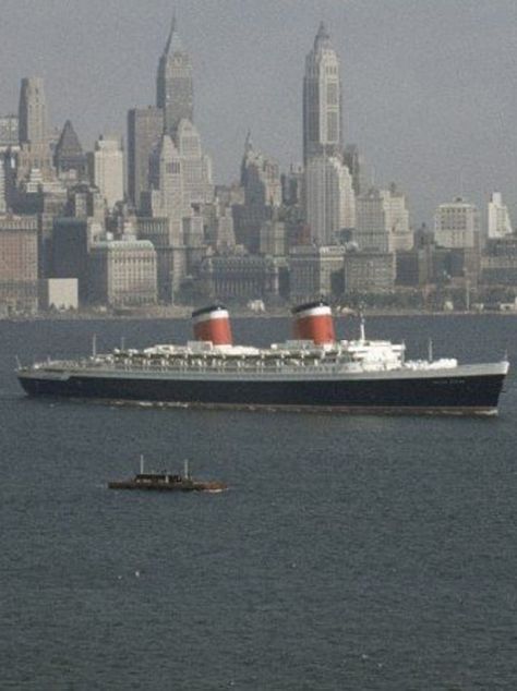 Ss United States, American Flag Wallpaper, Us Navy Ships, Merchant Navy, Cruise Liner, Cargo Shipping, Cargo Liner, Navy Ships, Titanic