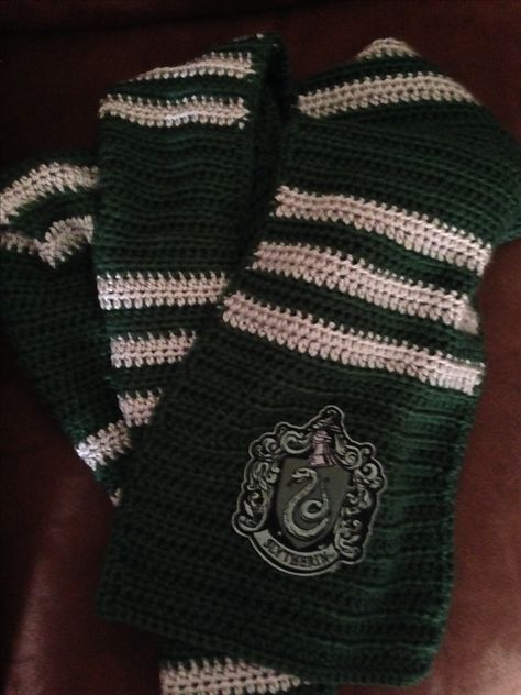 Slytherin Scarf Aesthetic, Slytherin Crochet Scarf, Slytherin Scarf Crochet, Crochet Slytherin Scarf, Slytherin Crochet, Slytherin Scarf, Scarf Aesthetic, Crochet Scarf For Beginners, Harry Potter Crochet