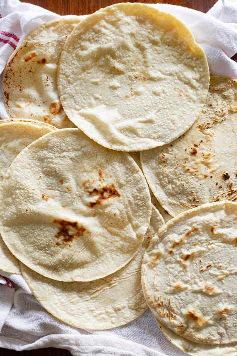 Corn Tortilla Recipes, Cauliflower Tortillas, Desayuno Keto, Authentic Mexican Recipes, Homemade Corn Tortillas, Fresh Tortillas, Homemade Flour Tortillas, Coconut Benefits, Tortilla Press