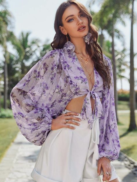 Sheer Top Outfit, Floral Top Outfit, Choker Outfit, Girls Jeans Fashion, Lilac Blouse, Purple Floral Top, Women Church Suits, Blouson Sleeve, Top Shein